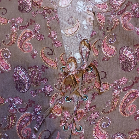 So • Women Junior's Boho Paisley Long Sleeve Lace Up Textured Peplum Top - Picture 3 of 12